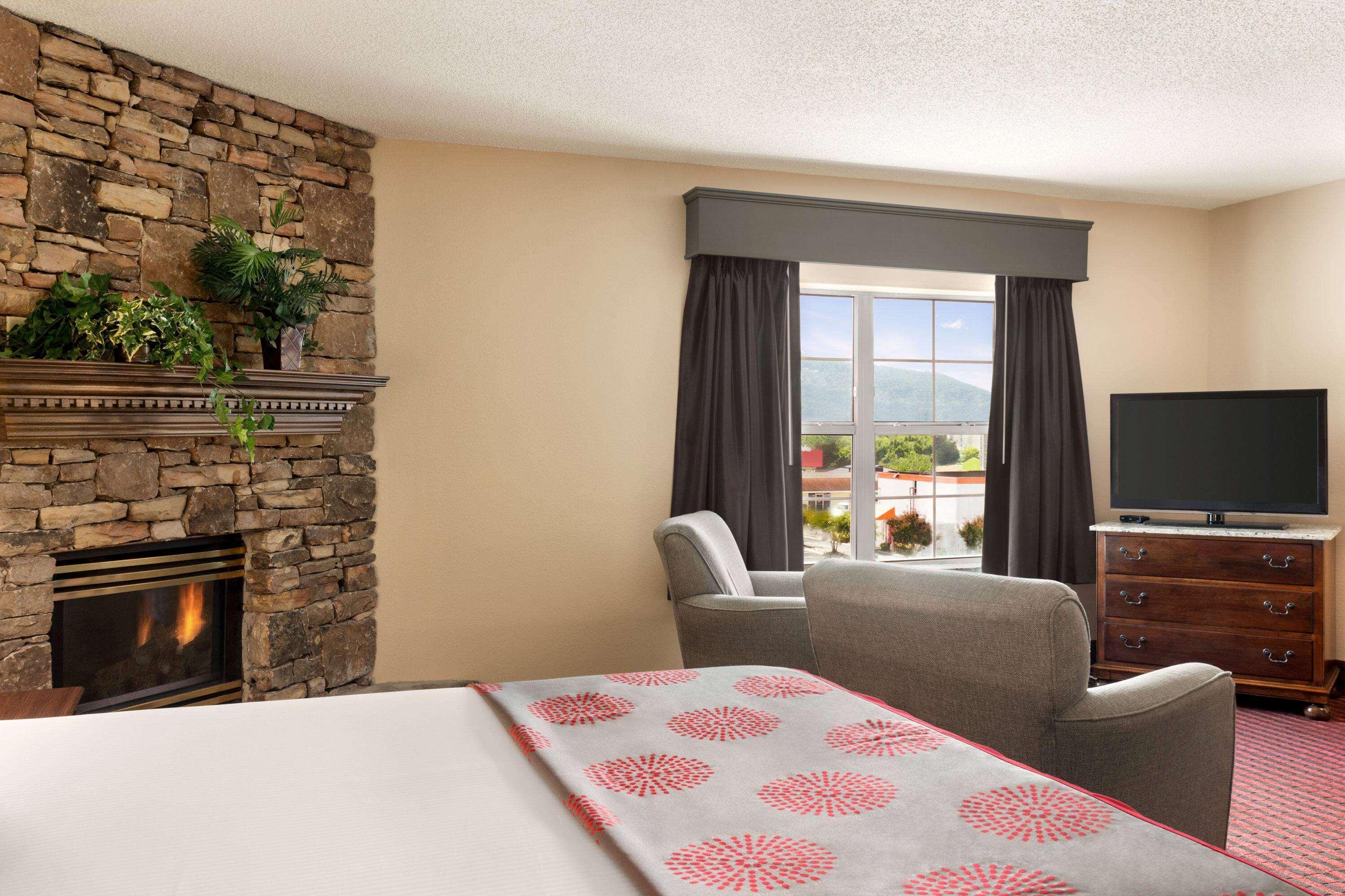 Ramada By Wyndham Pigeon Forge North Hotel Ngoại thất bức ảnh