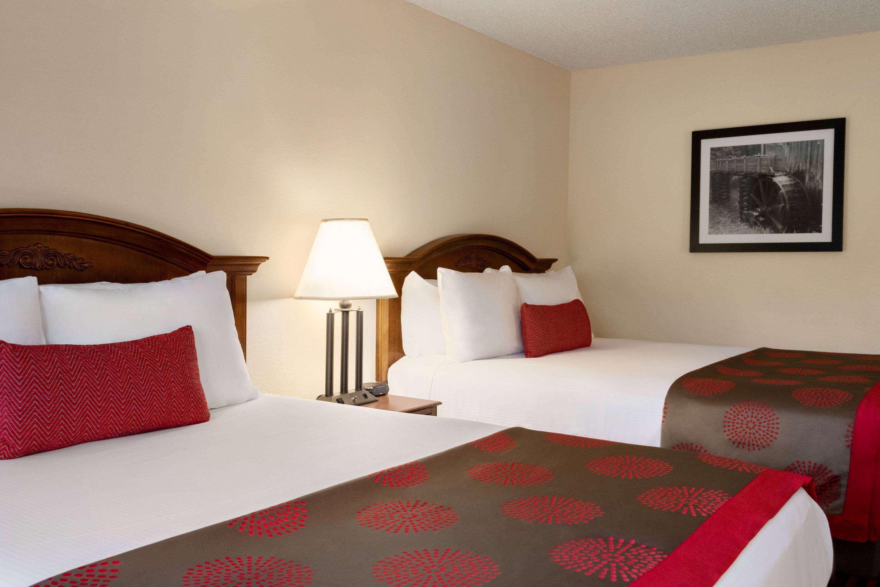 Ramada By Wyndham Pigeon Forge North Hotel Ngoại thất bức ảnh