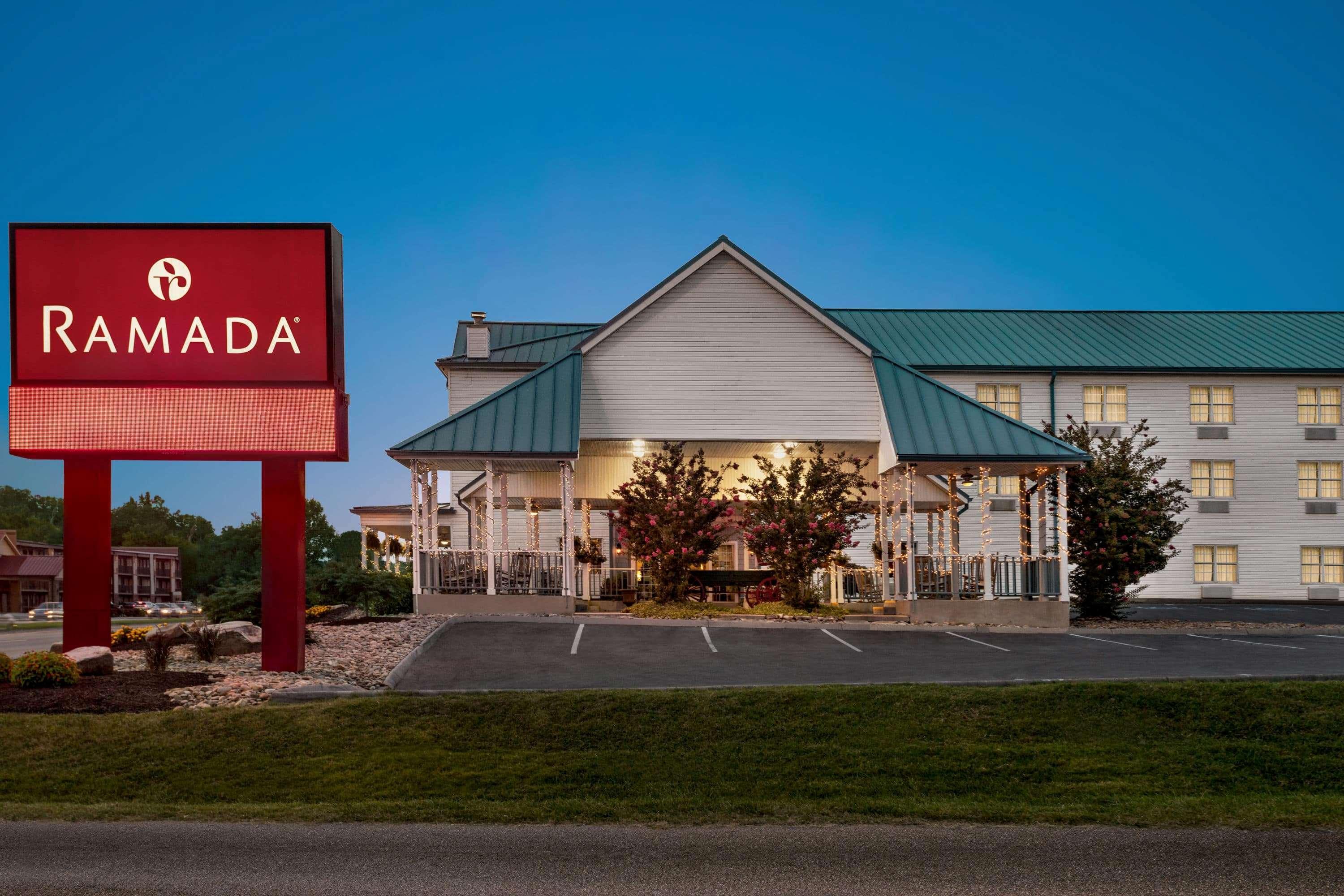 Ramada By Wyndham Pigeon Forge North Hotel Ngoại thất bức ảnh