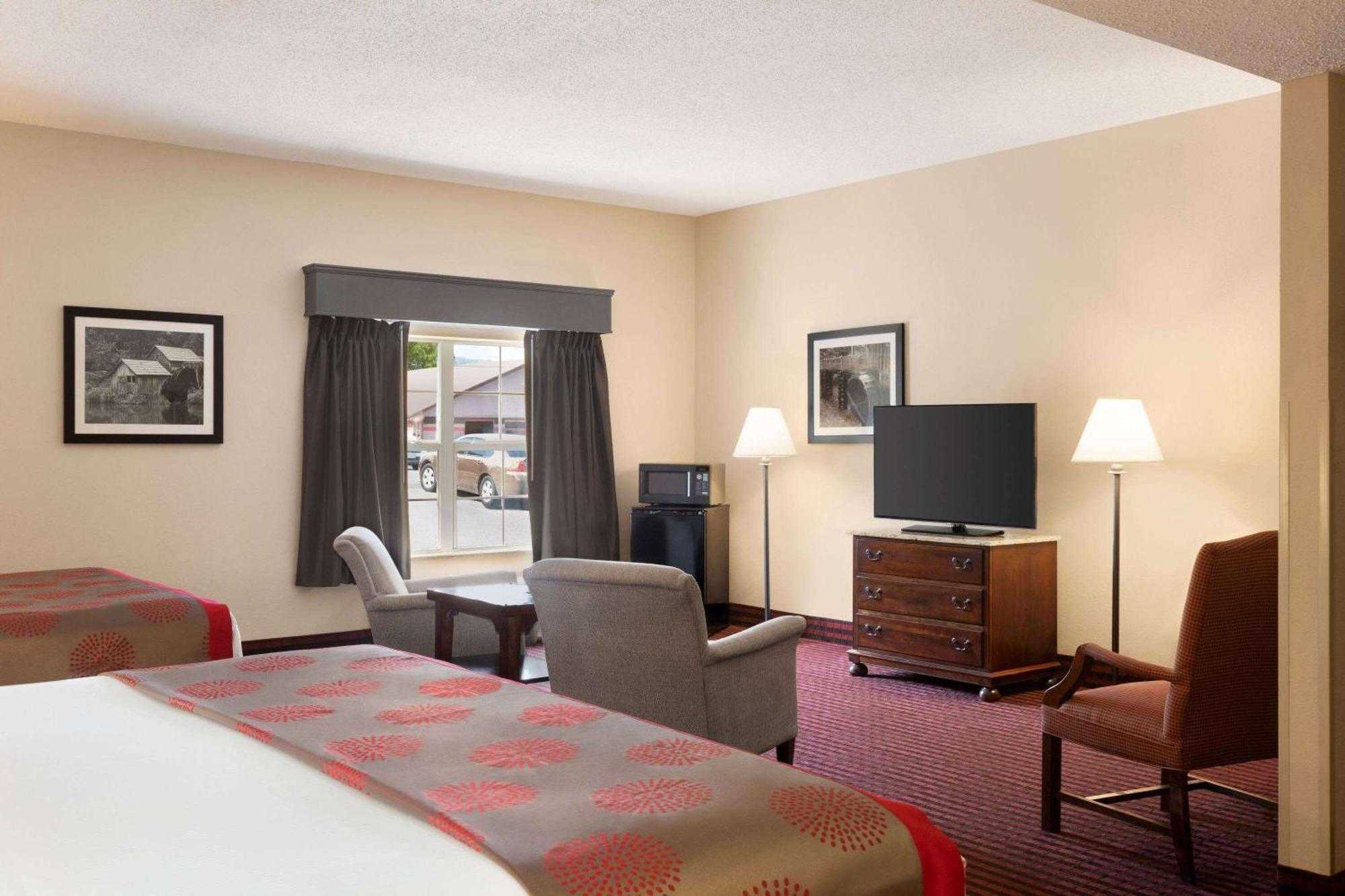 Ramada By Wyndham Pigeon Forge North Hotel Ngoại thất bức ảnh